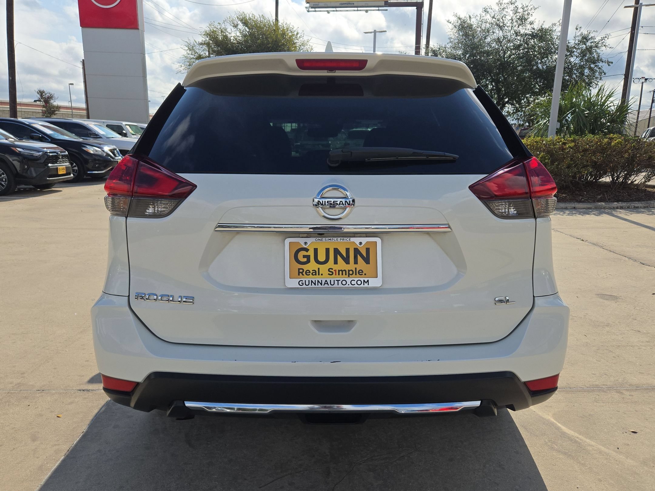 Used 2018 Pearl White Nissan SL image 4