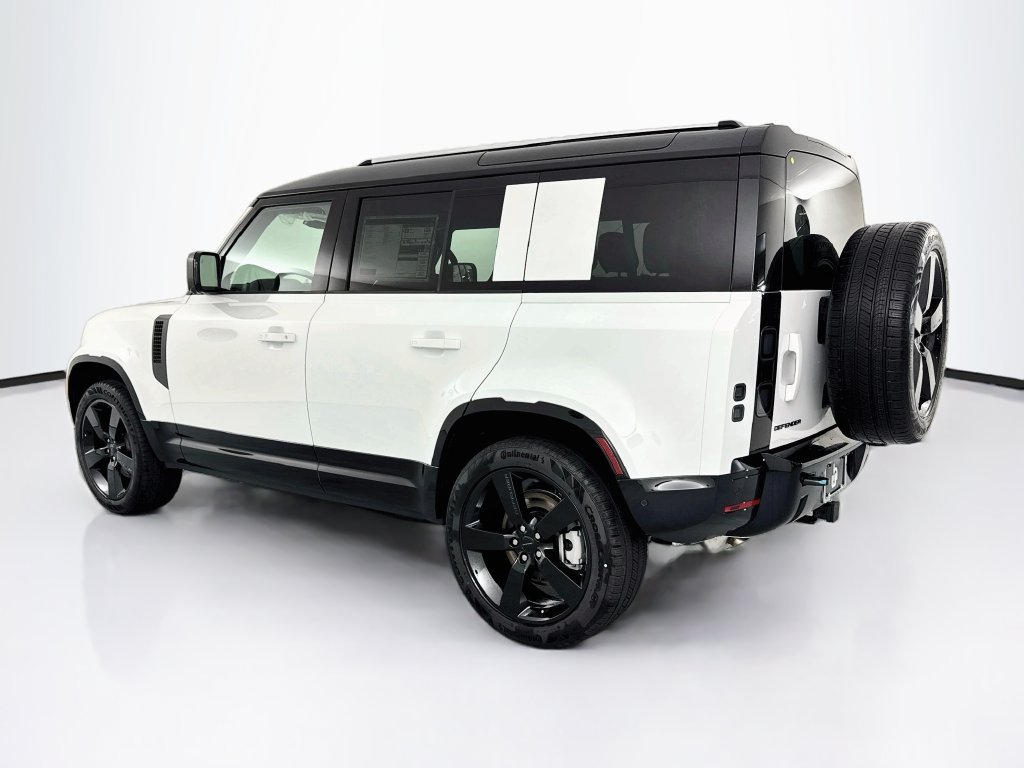 New 2026 Fuji White Land Rover X-Dynamic SE image 7