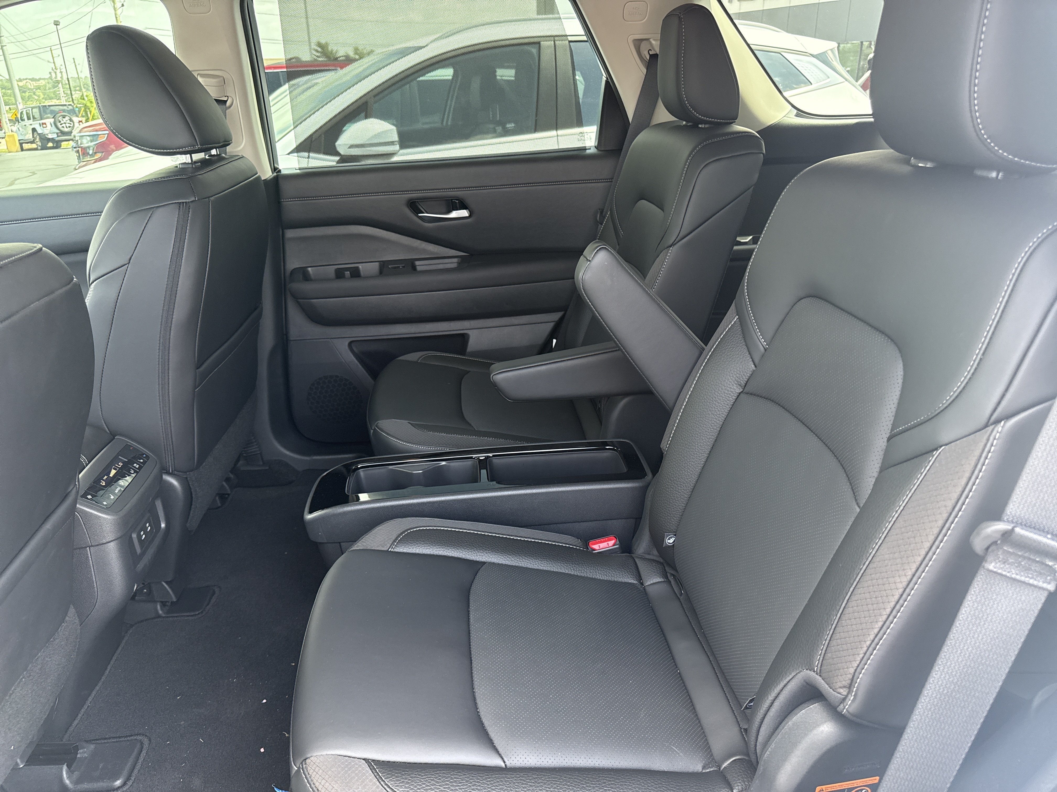 New 2026 Everest White Pearl Tricoat Nissan SL 4WD image 5