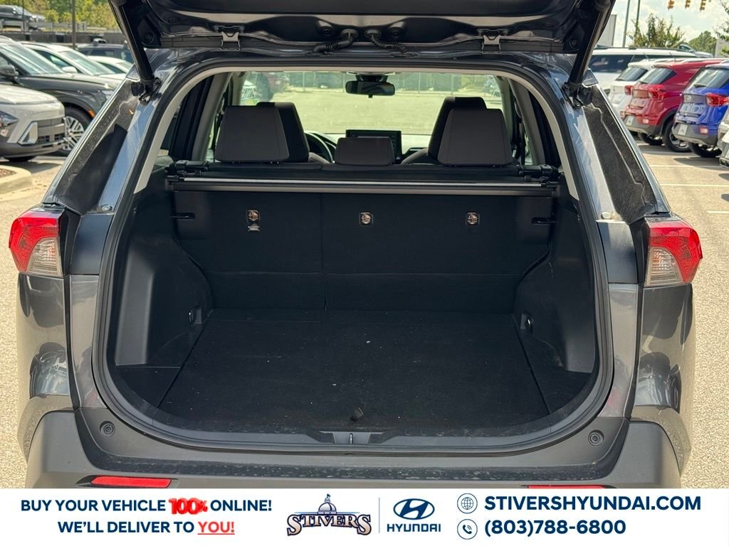 2021 Toyota RAV4 XLE - Photo 18
