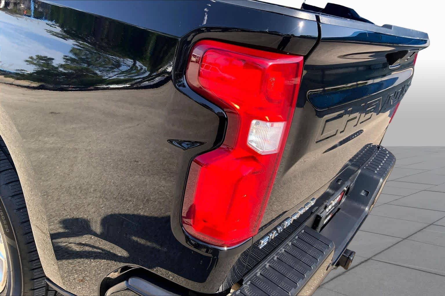 Used 2021 Black Chevrolet High Country image 28