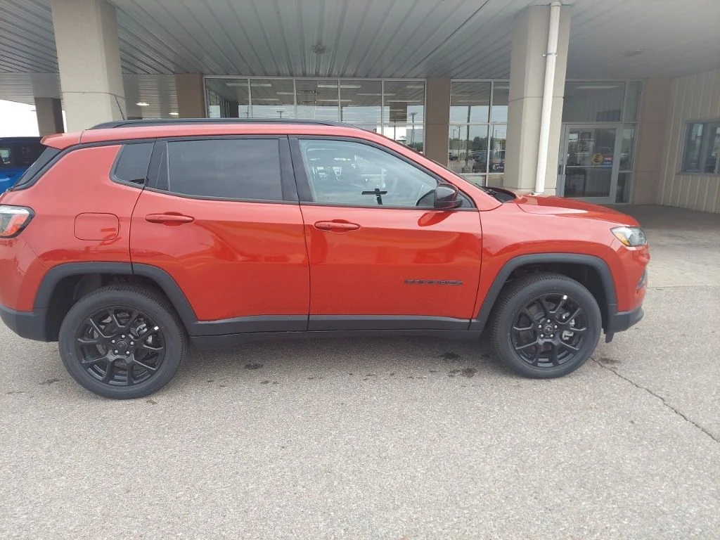 New 2026 Red Hot Pearlcoat Jeep Latitude image 8