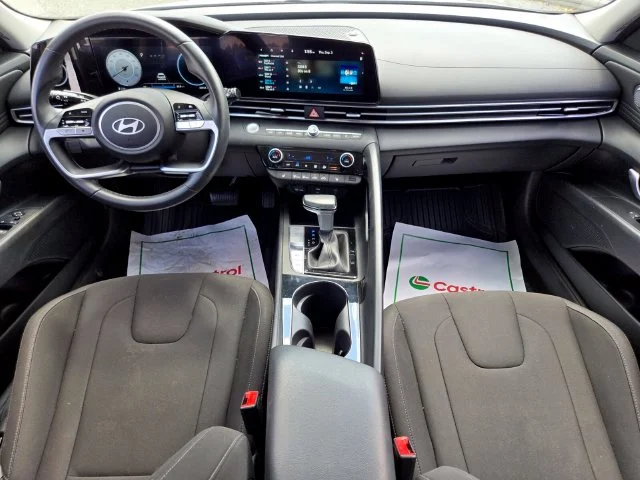 Used 2025 White Hyundai SEL Convenience image 15