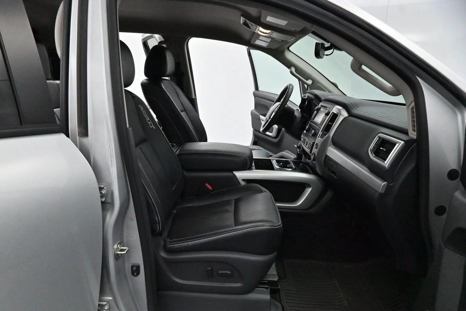 Used 2018 Brilliant Silver Nissan PRO-4X image 32