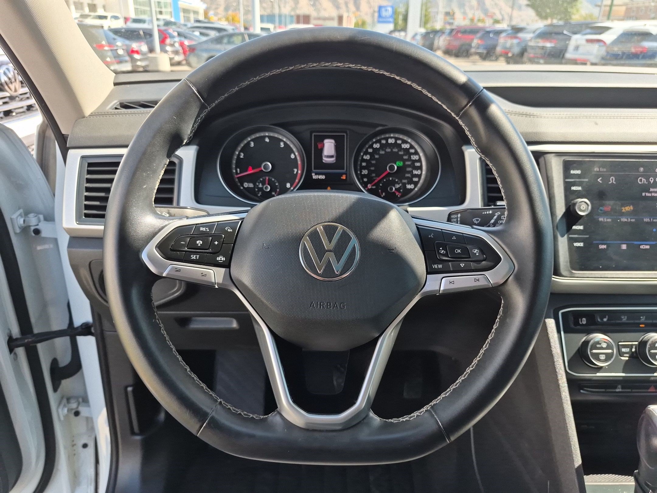 Used 2021 Pure White Volkswagen 3.6L V6 SE w/Technology image 16