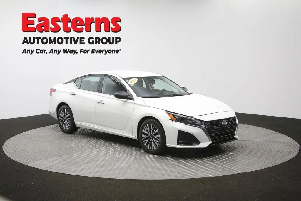 Used 2025 White Nissan 2.5 SV image 52