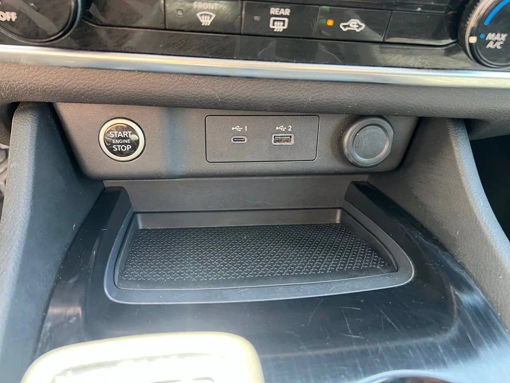Used 2023 White Nissan S image 18