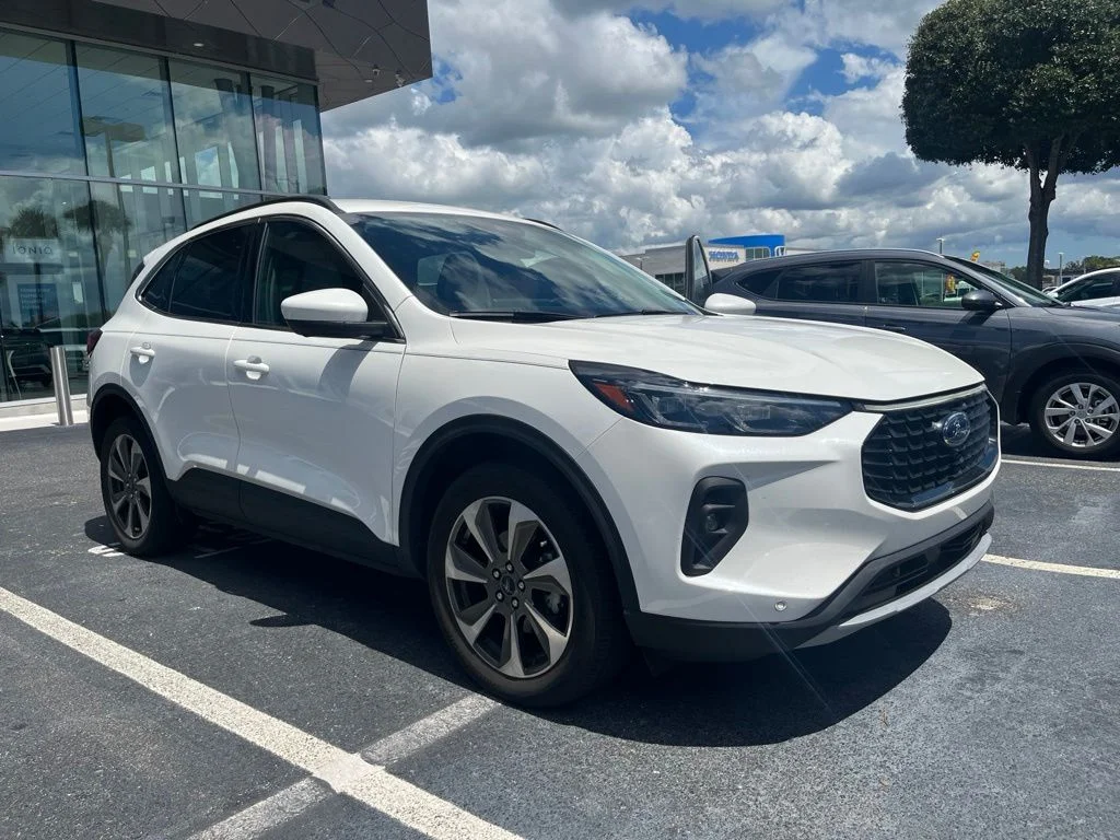 Used 2024 White Ford Platinum image 3