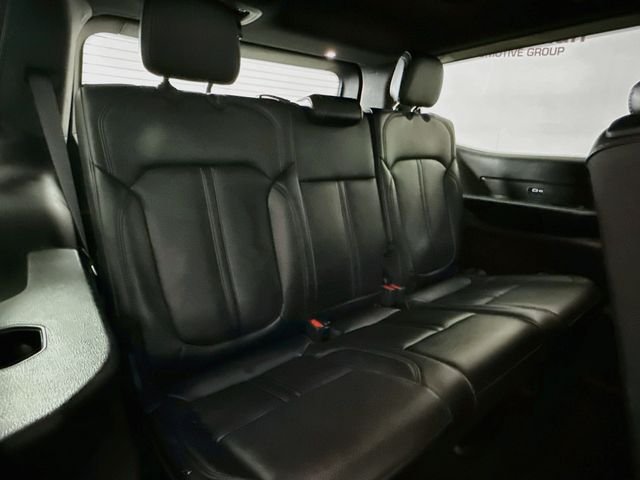 Used 2024 White Jeep Base image 29