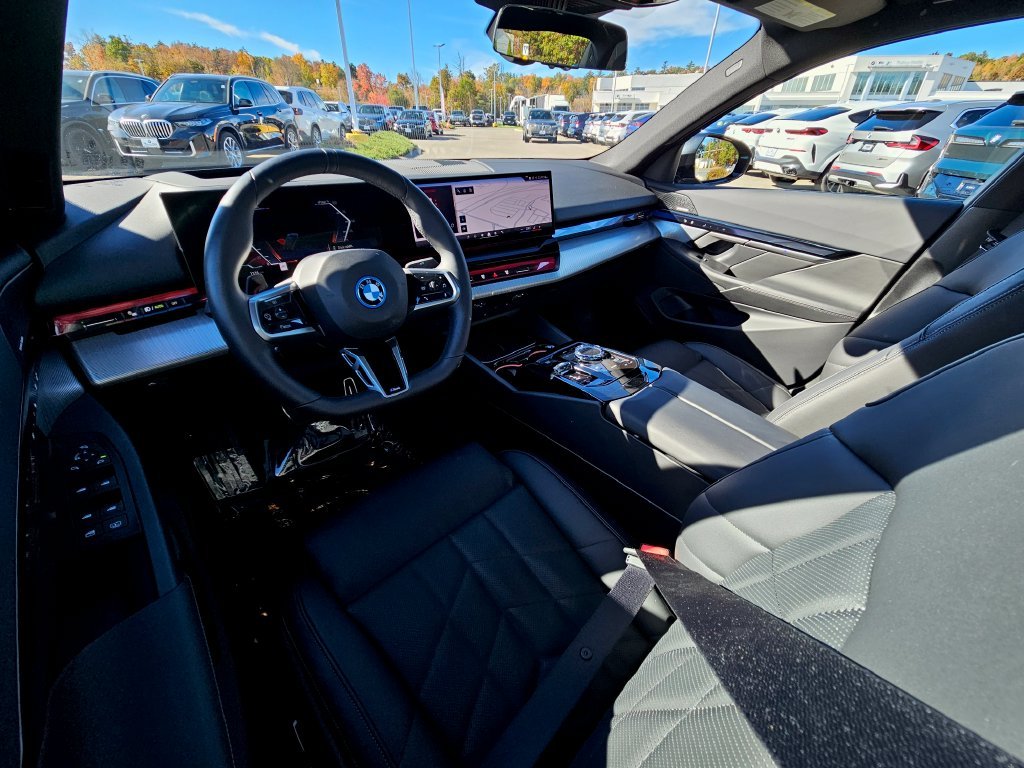 Certified Used 2025 Black Sapphire Metallic BMW xDrive40 image 25