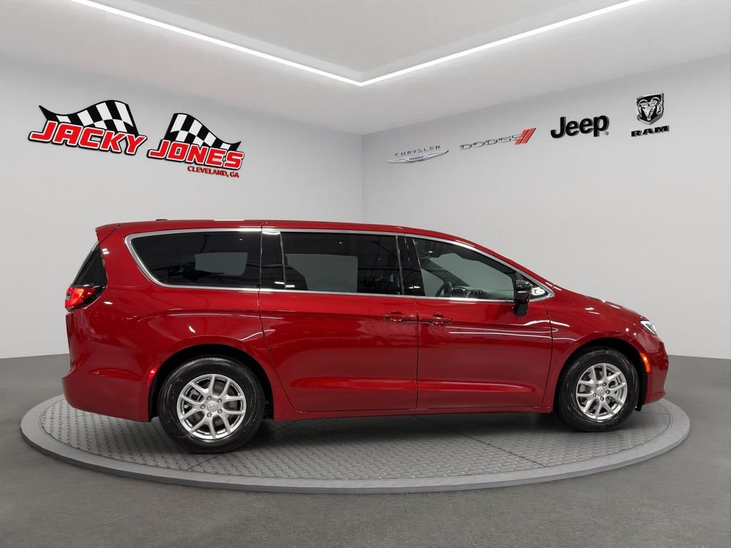 New 2026 Red Hot Pearl-Coat Exterior Paint Chrysler Select image 11