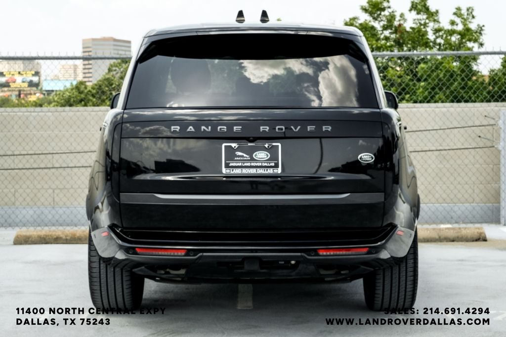 Used 2023 Santorini Black Metallic Land Rover SE image 9