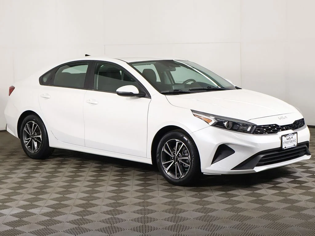 Used 2022 White Kia LXS image 47