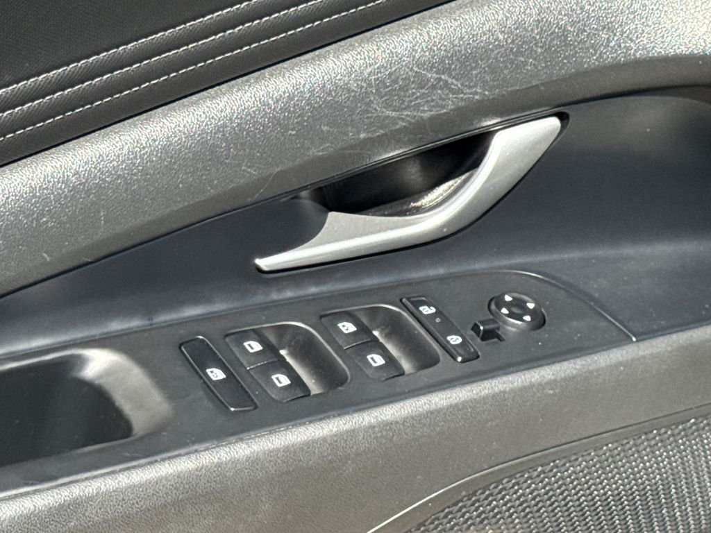 Used 2025 Gray Hyundai SEL Convenience image 25