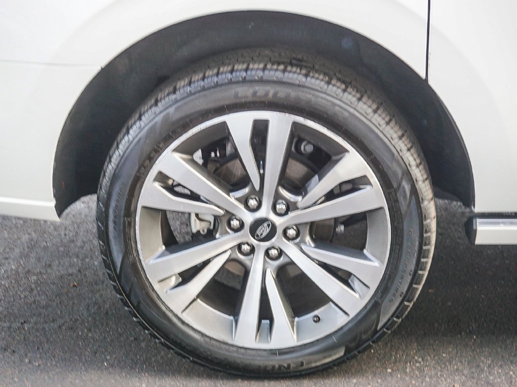 Used 2021 White Ford Platinum image 9