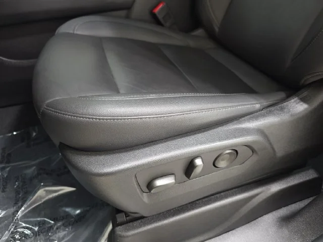Used 2025 White Chevrolet LT image 29