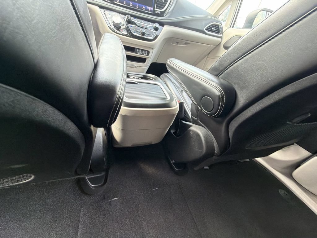 Used 2023 White Chrysler Touring L image 23