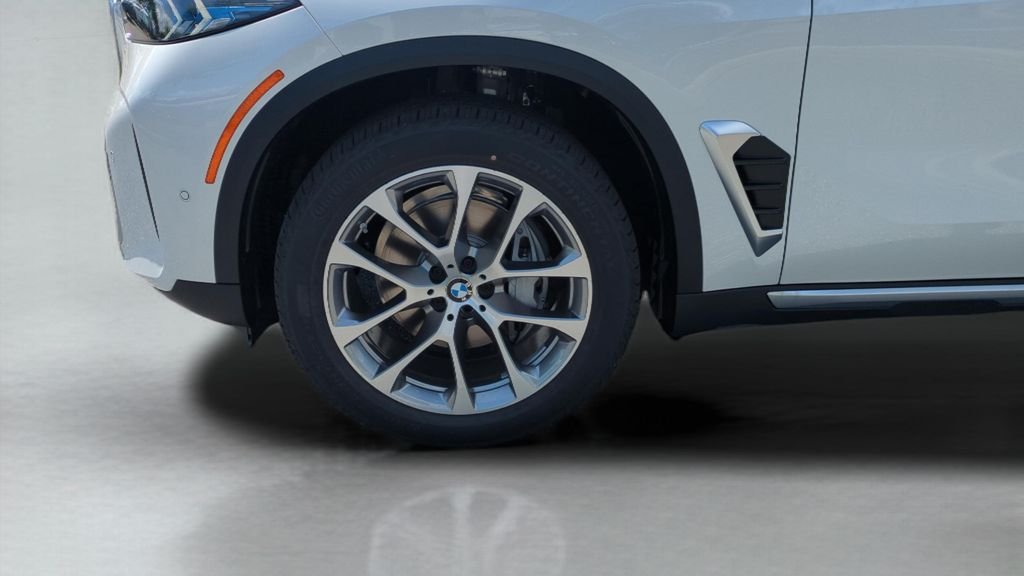 New 2026 Mineral White Metallic BMW xDrive40i image 10