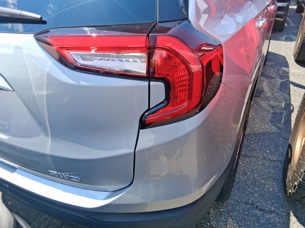 Used 2022 Silver GMC SLE image 4
