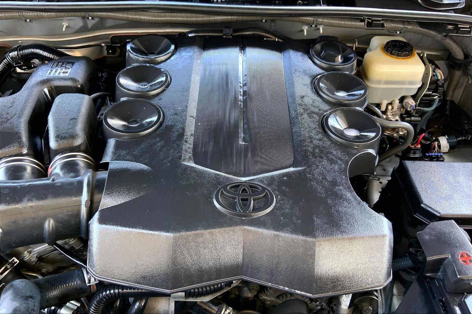 Used 2017 Classic Silver Metallic Toyota Limited image 32