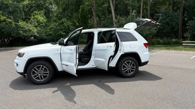 Used 2020 Bright White Clearcoat Jeep Laredo image 19