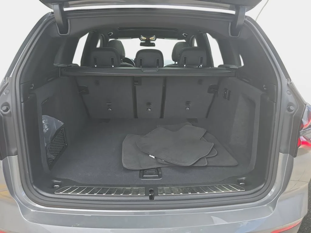 Used 2023 Gray BMW sDrive30i image 15