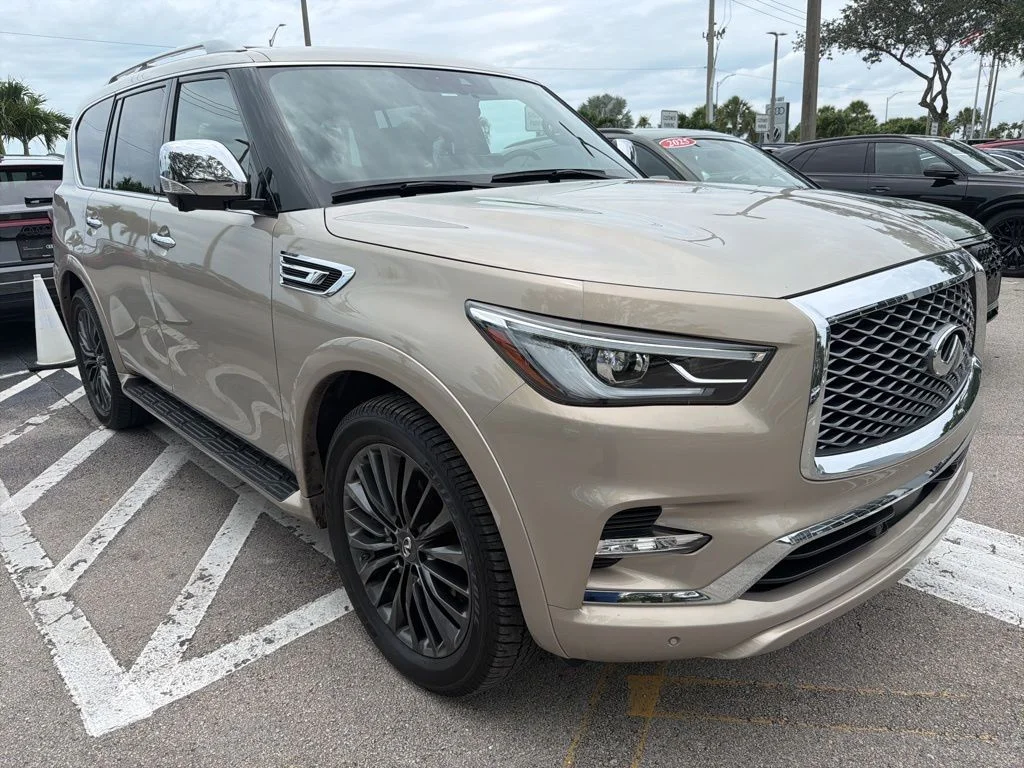 Used 2023 Beige INFINITI Sensory image 2