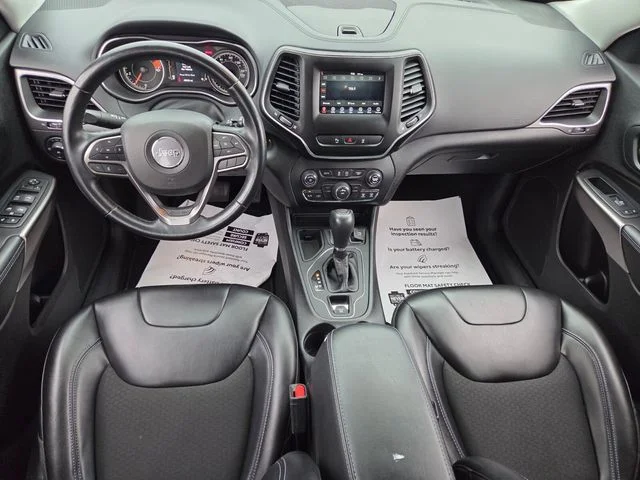 Used 2021 White Jeep Latitude Plus image 9