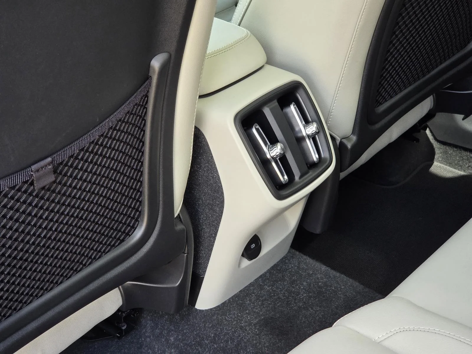 Certified Used 2023 Sage Green Metallic Volvo Plus Bright Theme image 38