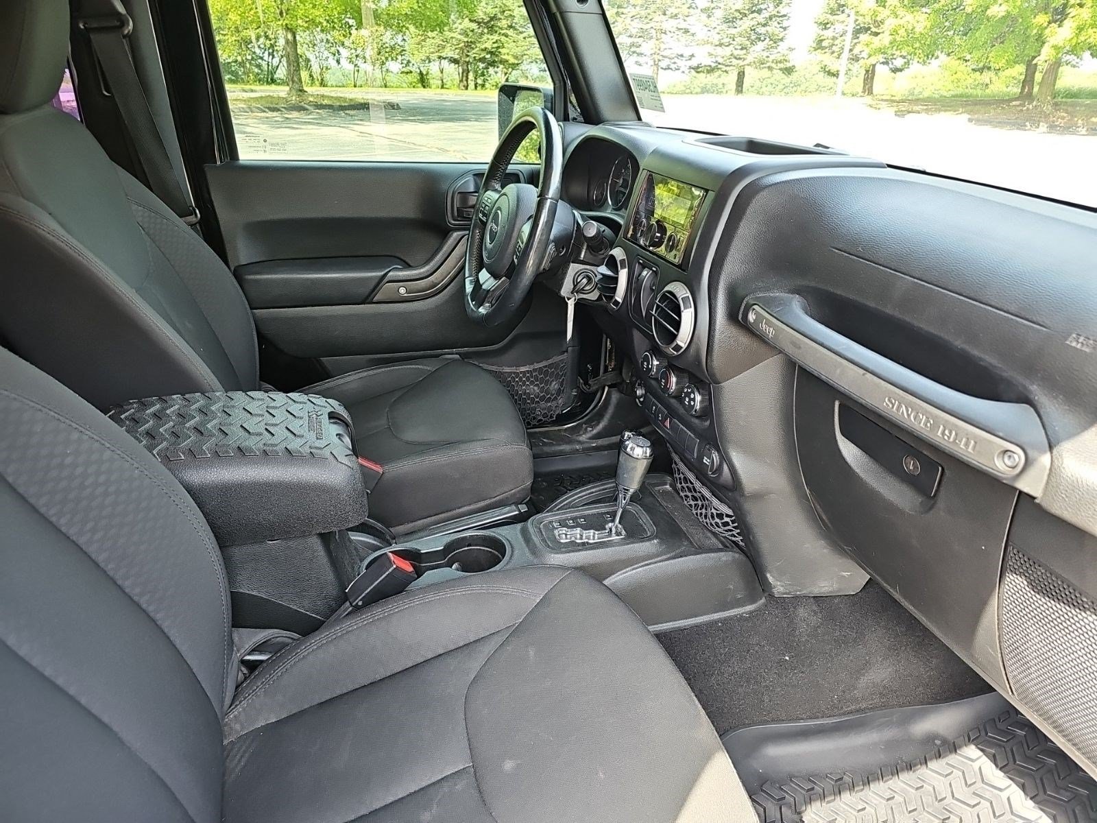 Used 2017 Black Clearcoat Jeep Sport image 10