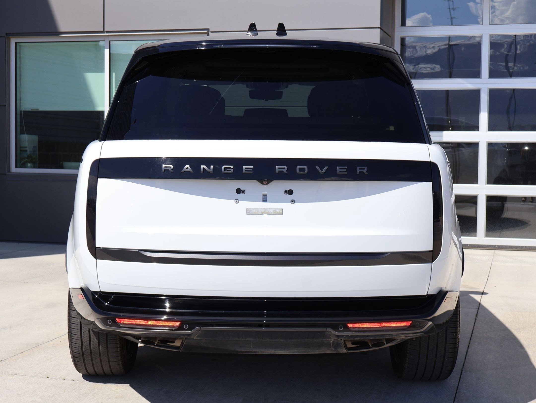Certified Used 2025 Fuji White Land Rover Autobiography image 7