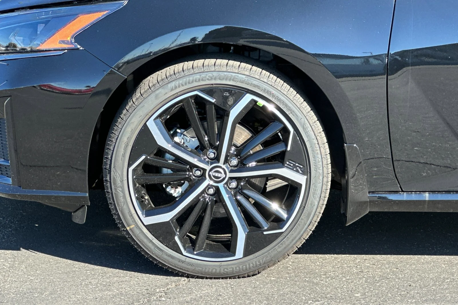 2025 Nissan Altima SR - Photo 24