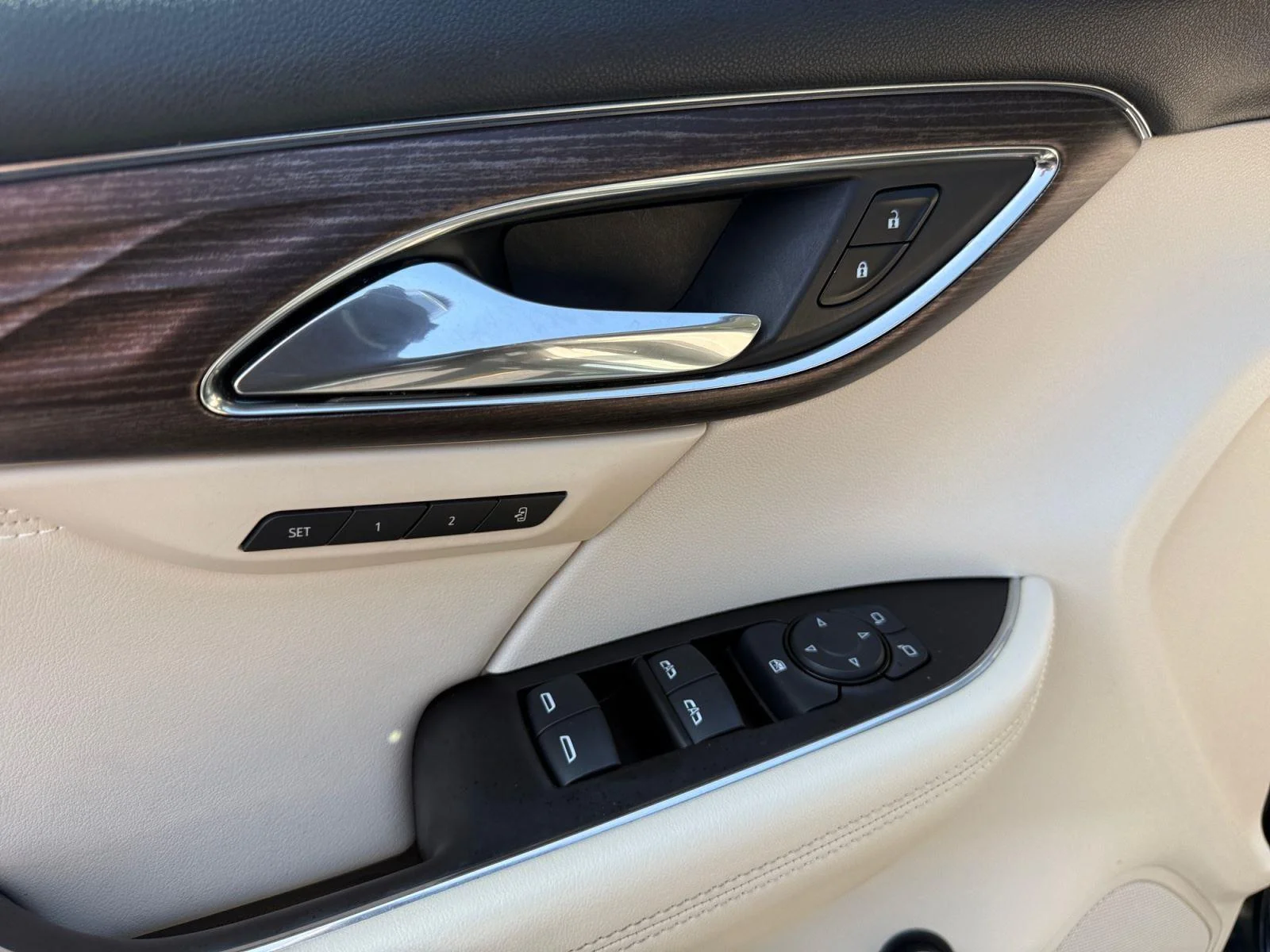 Used 2023 Ebony Twilight Metallic Buick Avenir image 11