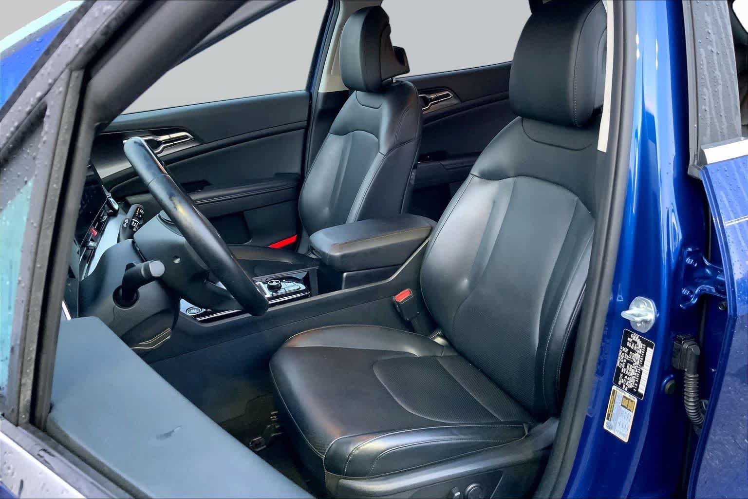 Used 2024 Sapphire Blue Kia EX image 7
