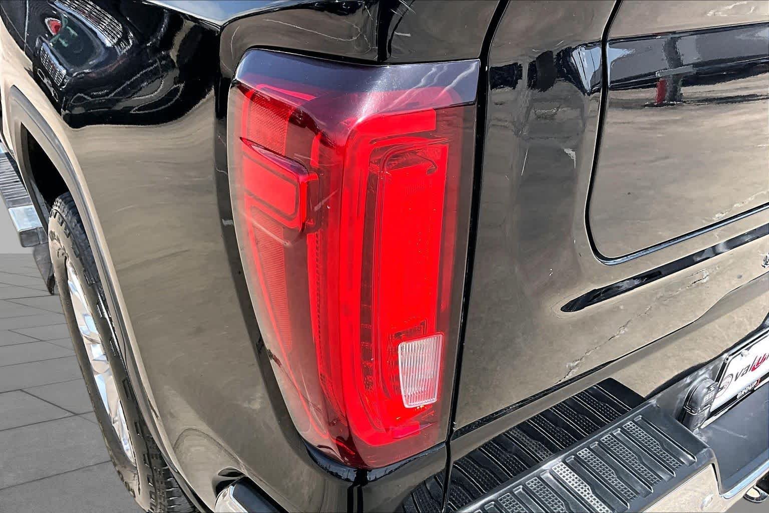 Used 2020 ONYX BLACK GMC SLT image 29