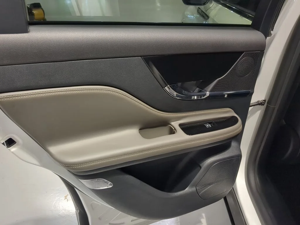 Used 2025 White Metallic Lincoln Premiere image 13