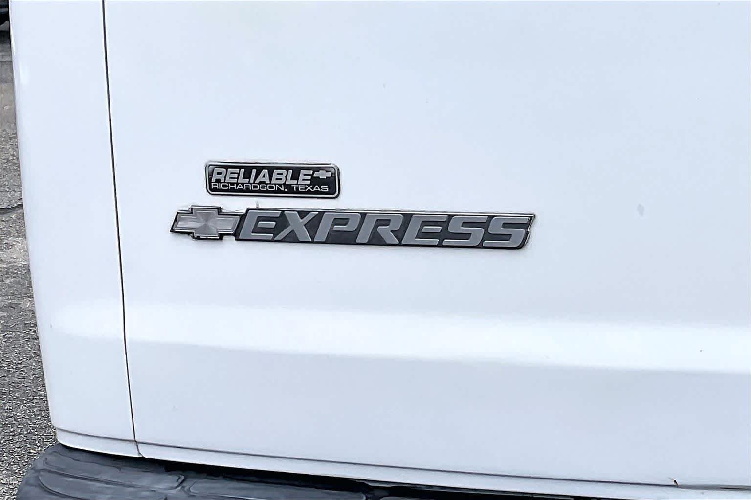 Used 2007 Summit White Chevrolet  image 26
