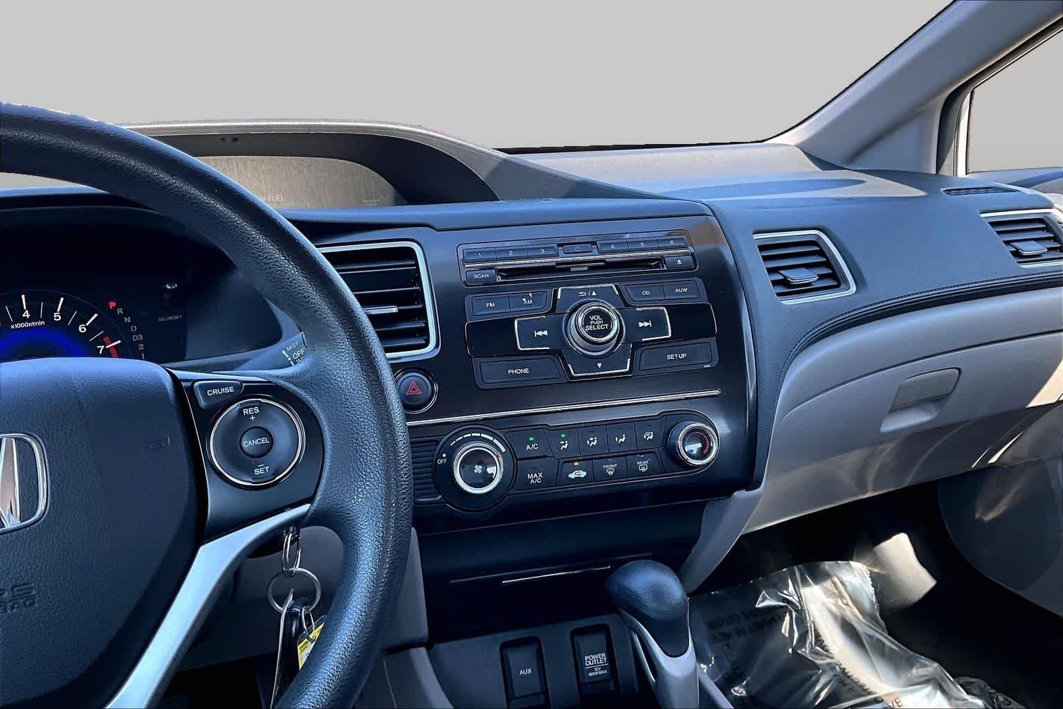 Used 2013 Alabaster Silver Metallic Honda LX image 6