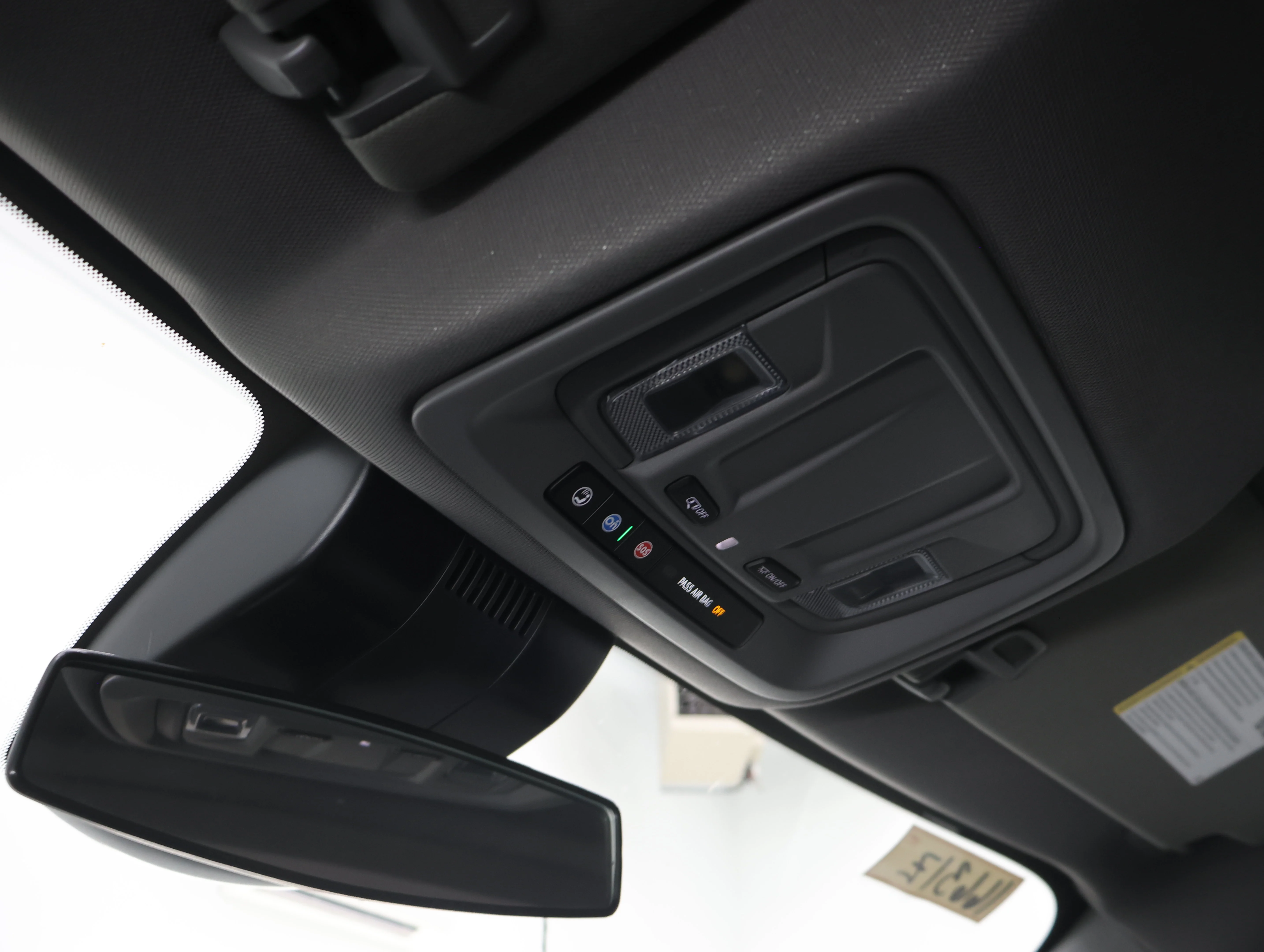 Used 2025 Summit White GMC SLE image 11