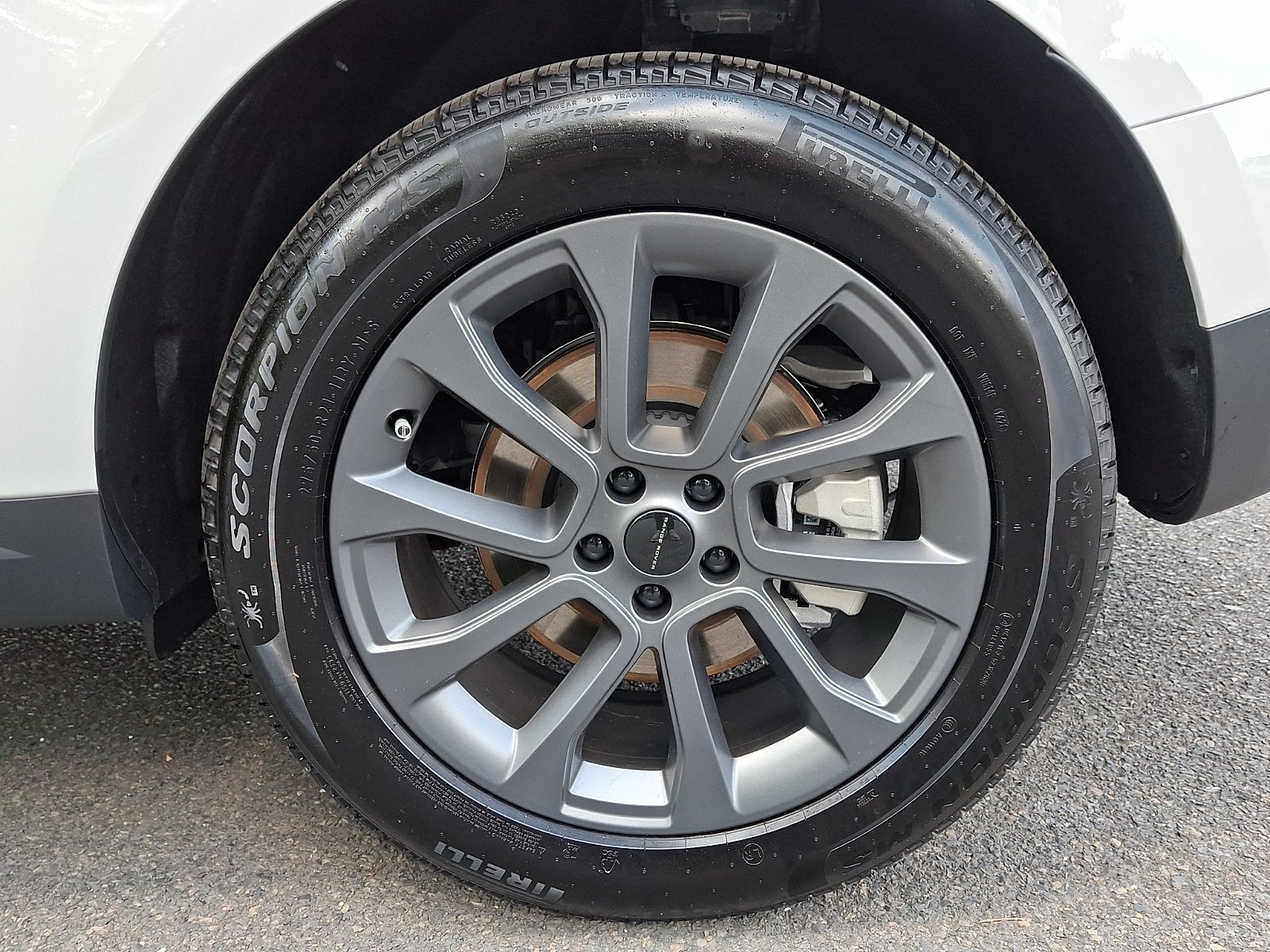 New 2026 Borasco Grey Land Rover P360 SE image 9