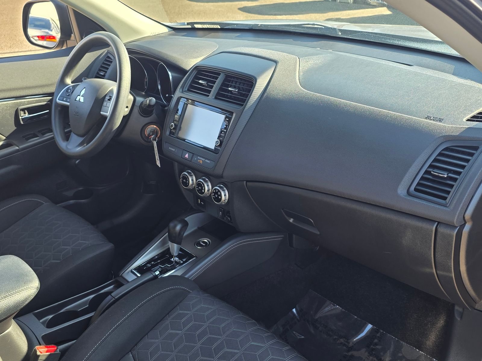 Used 2023  Mitsubishi 2.0 ES image 9