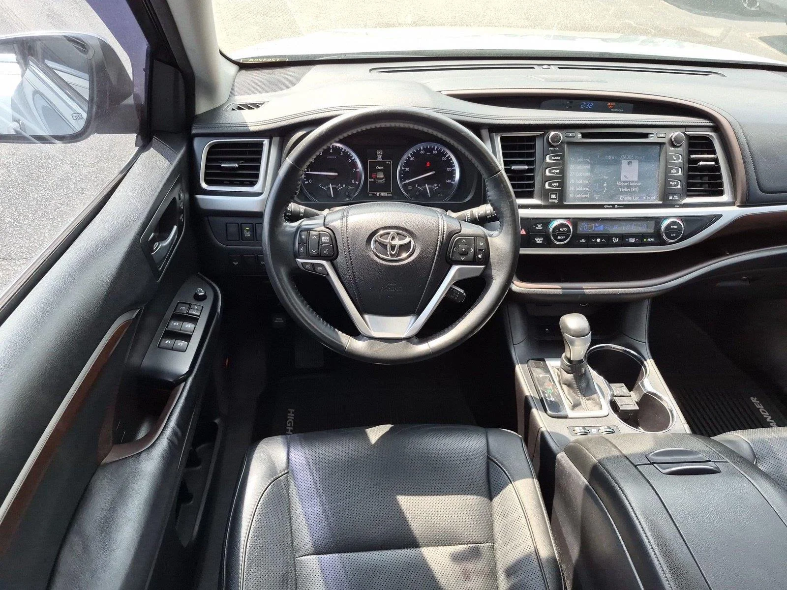 Used 2014 Silver Sky Metallic Toyota Limited image 34
