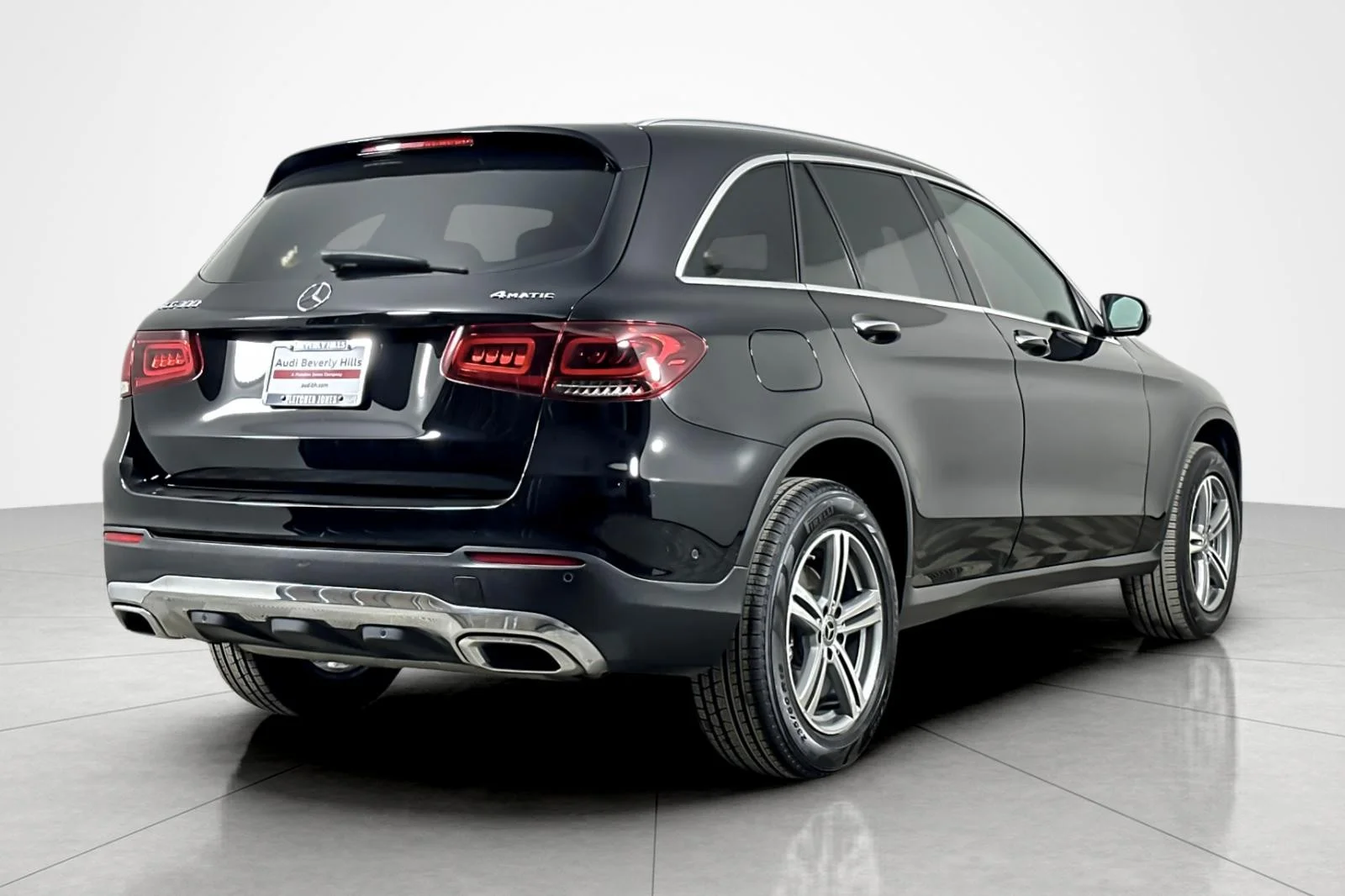 Used 2022 Black Mercedes-Benz GLC 300 4MATIC® SUV image 5
