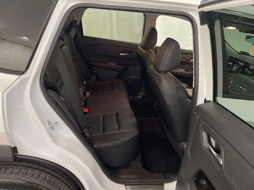 New 2026 Everest White Pearl TriCoat Nissan Dark Armor™ image 27