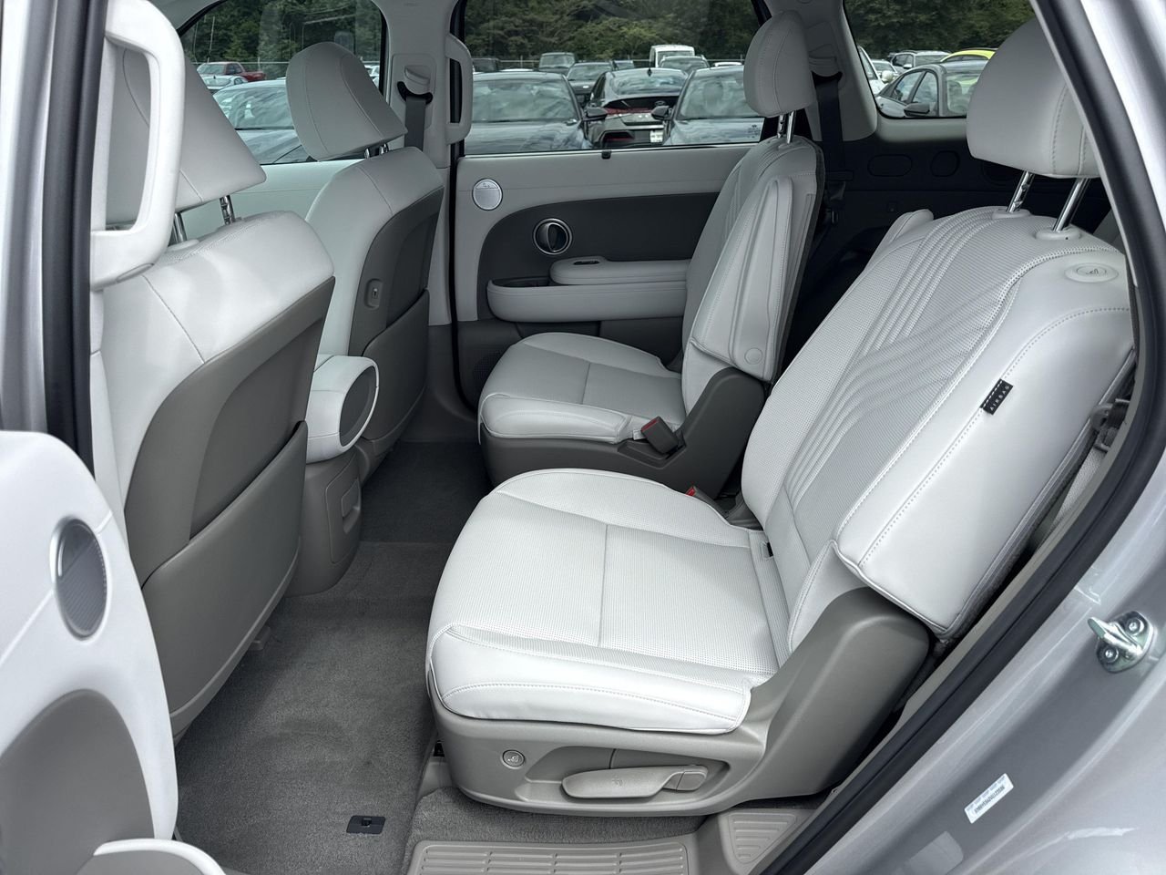 New 2027 Shimmering Silver Hyundai Blue SEL Premium 7P image 13