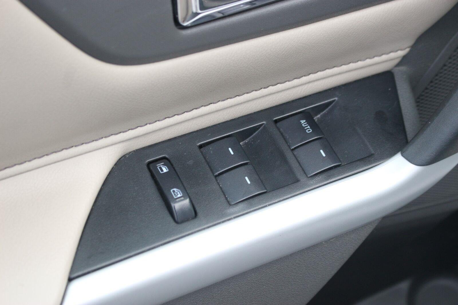 Used 2014 White Ford Limited image 15