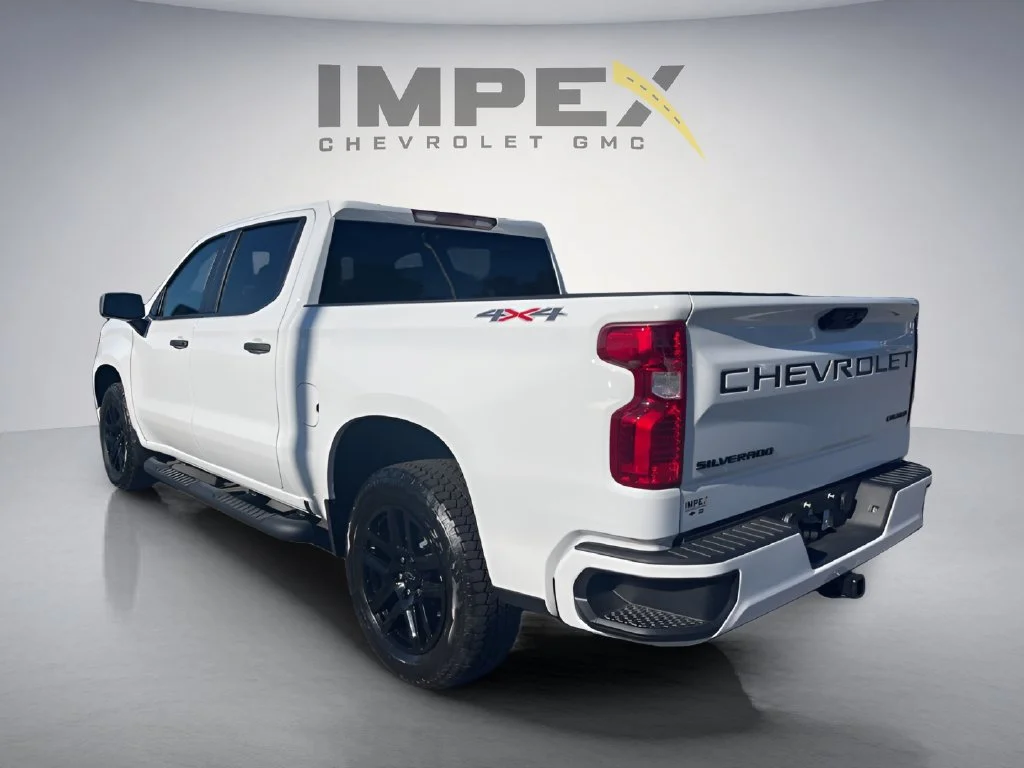 Used 2025 Summit White Chevrolet Custom image 3