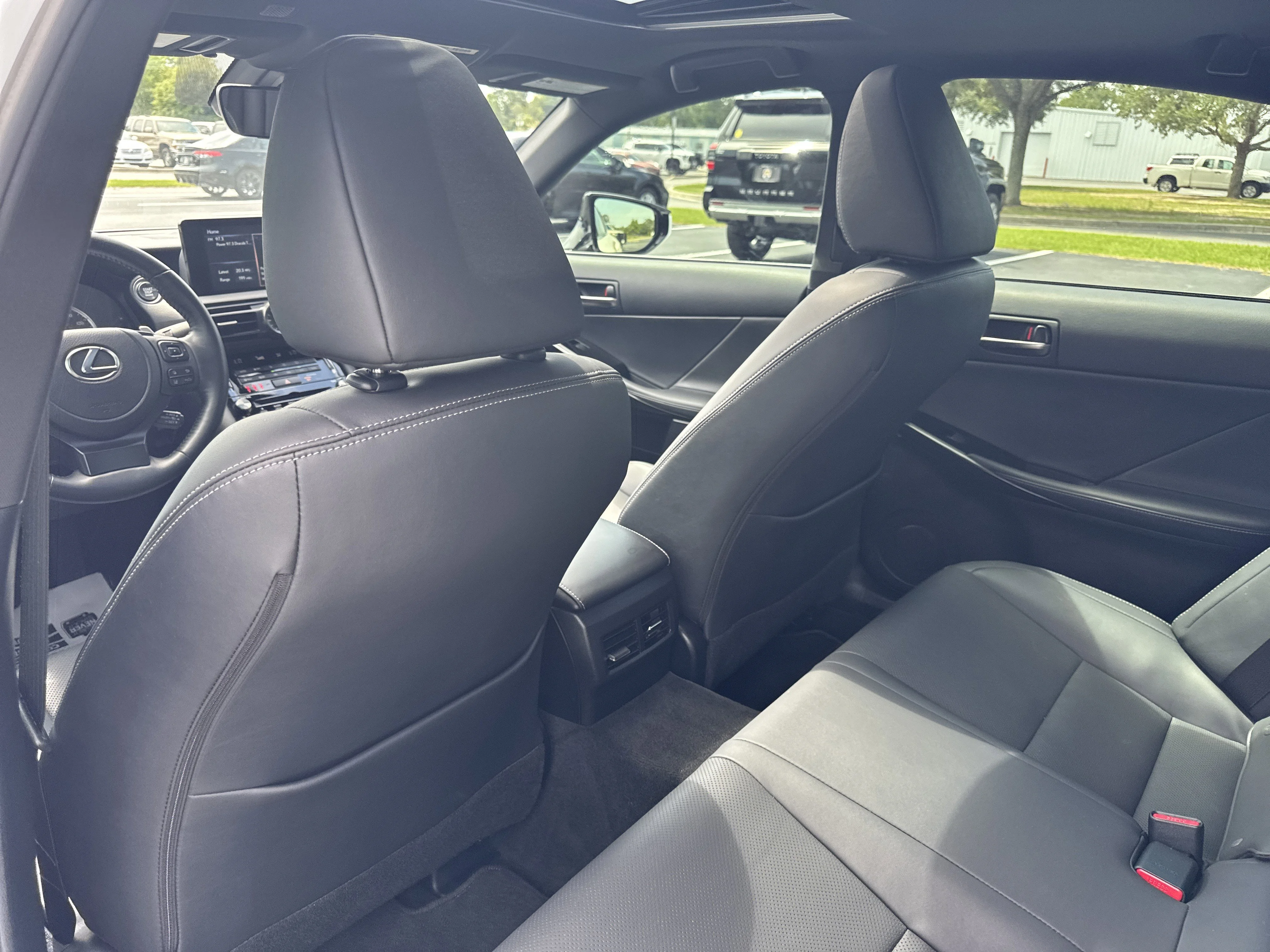 Used 2025 White Pearl Lexus 300 image 27