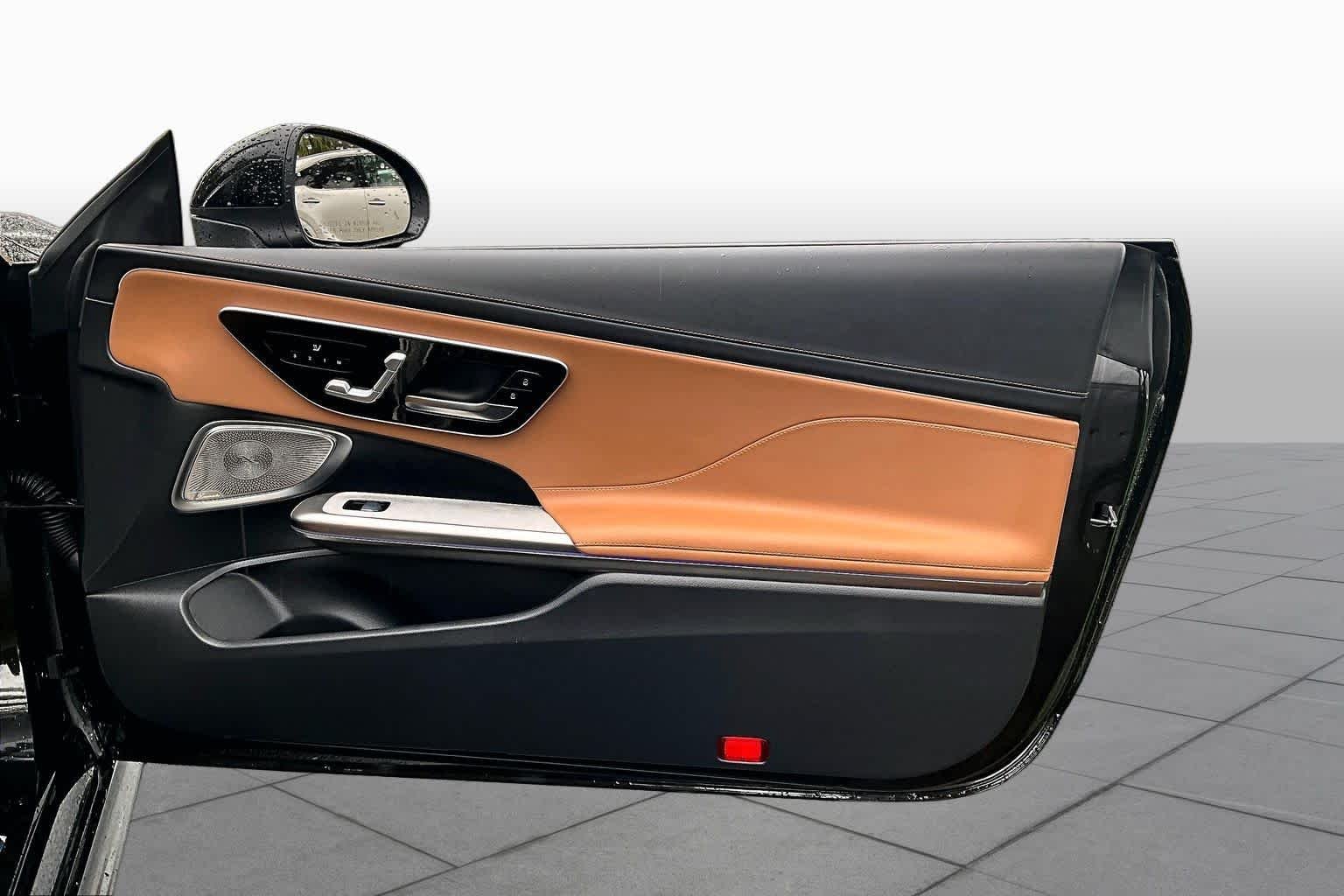 Used 2025 Obsidian Black Metallic Mercedes-Benz CLE 300 image 21