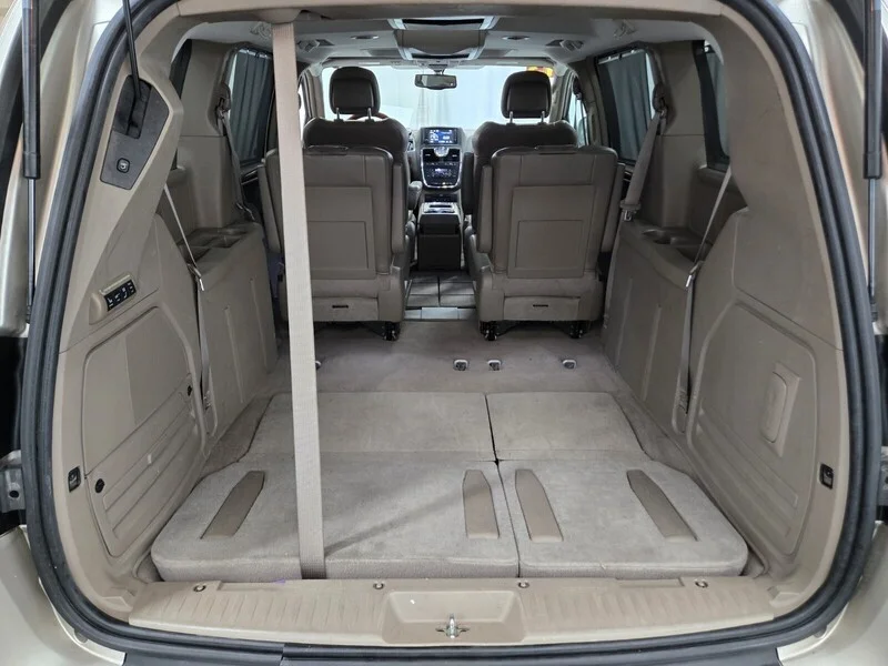 Used 2013 Cashmere Pearl Chrysler Limited image 10